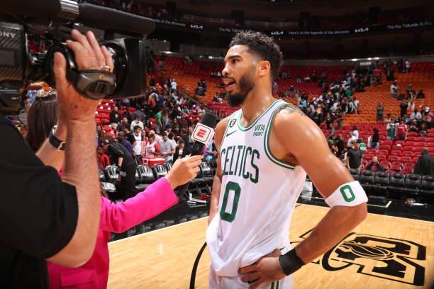 与争抢球权 与争抢球权